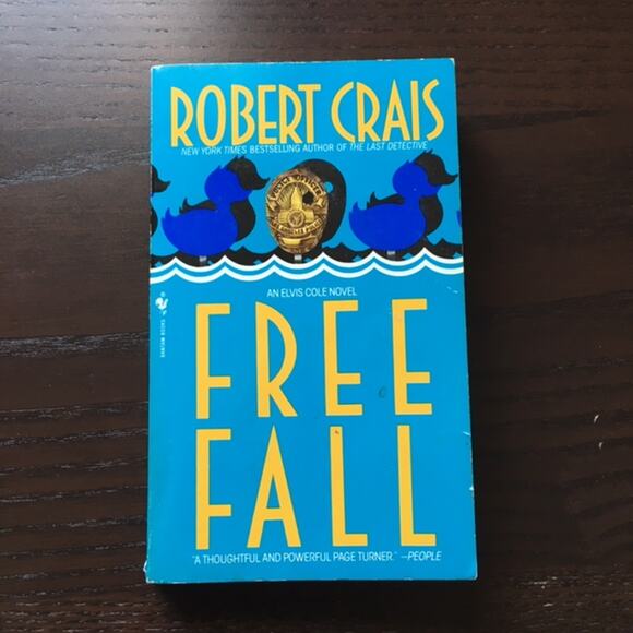 Free Fall by Robert Crais Paperback - Picture 2 of 4